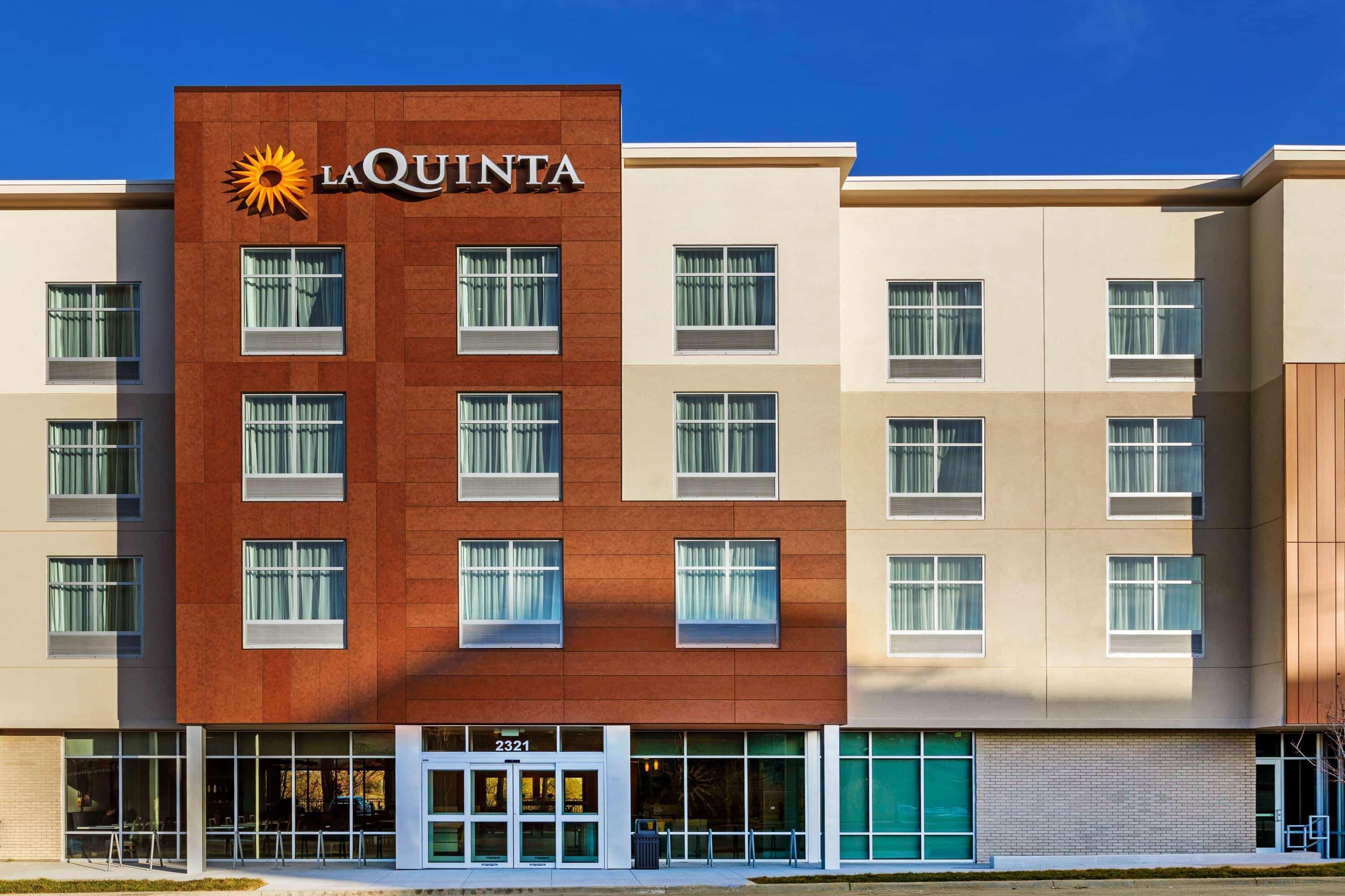 La Quinta Inn & Suites By Wyndham Kansas City Beacon Hill Exteriör bild