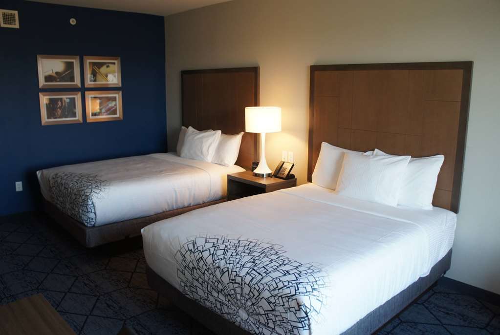 La Quinta Inn & Suites By Wyndham Kansas City Beacon Hill Rum bild