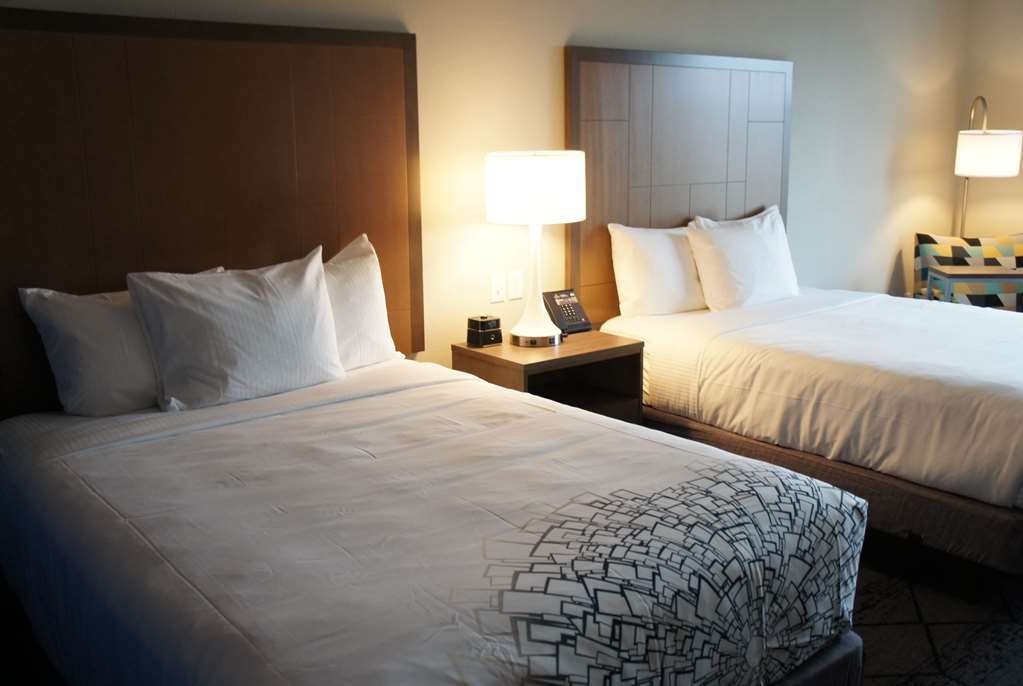 La Quinta Inn & Suites By Wyndham Kansas City Beacon Hill Rum bild