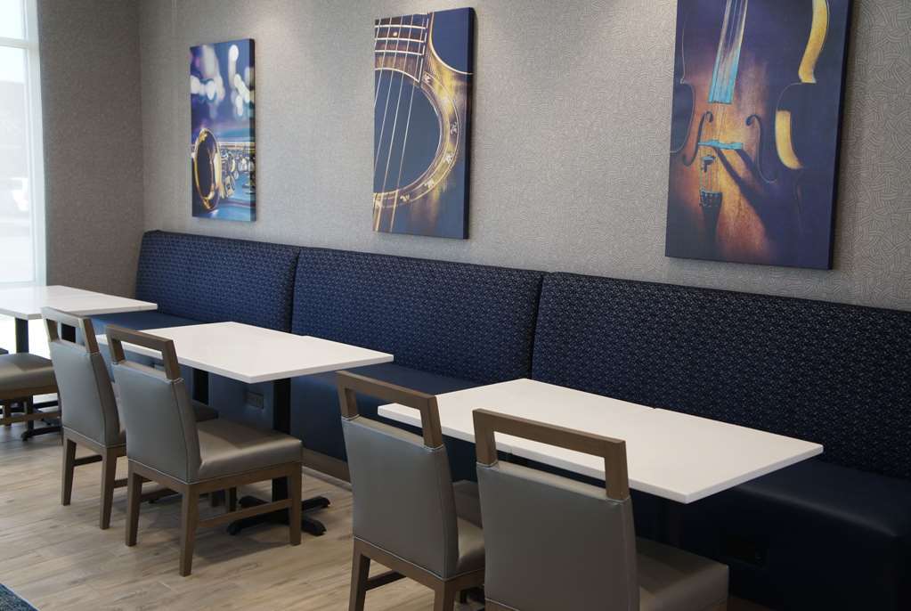 La Quinta Inn & Suites By Wyndham Kansas City Beacon Hill Restaurang bild